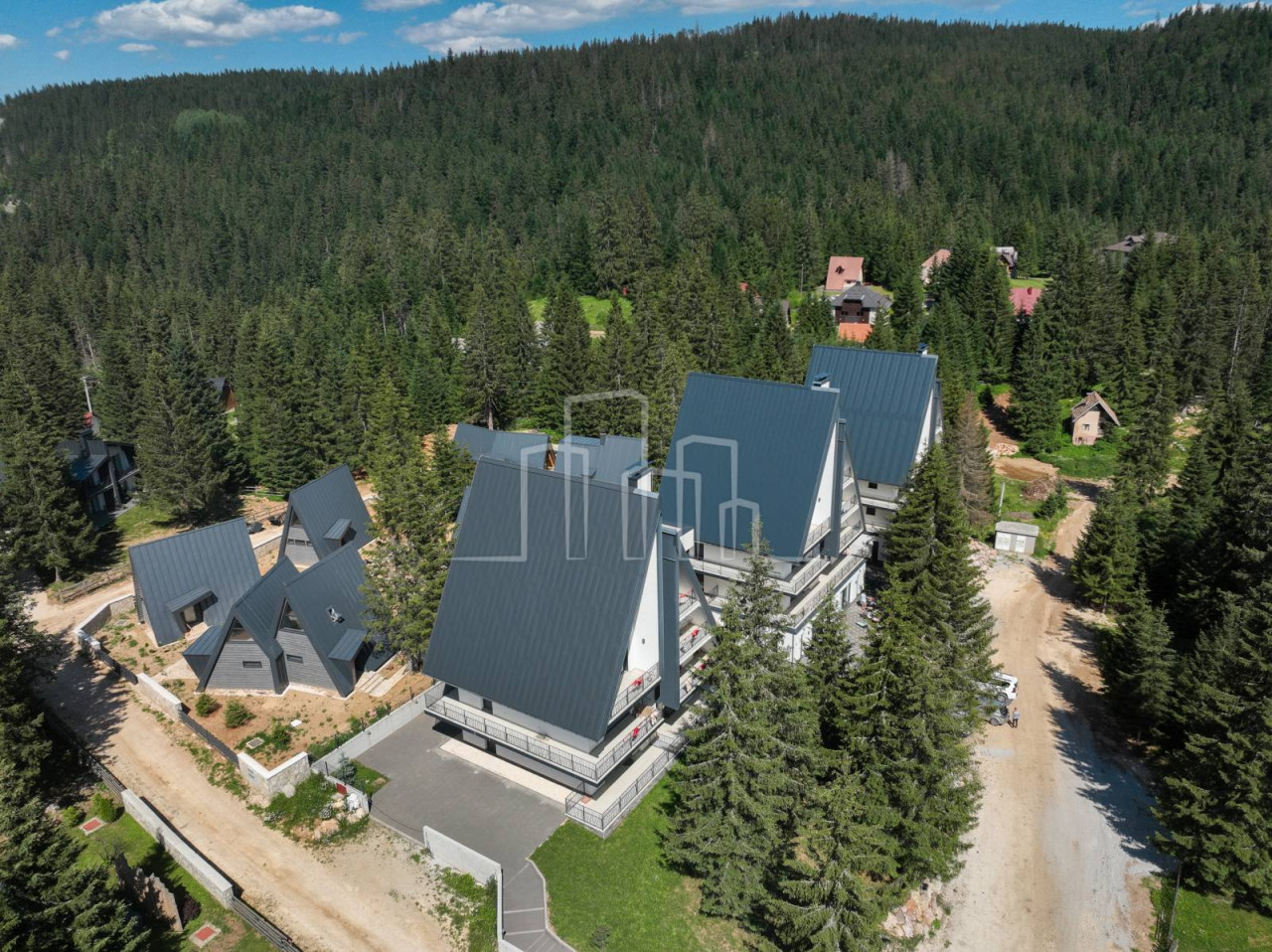 Prodaja apartman Jahorina Dvorišta opremljen dva balkona parking 25
