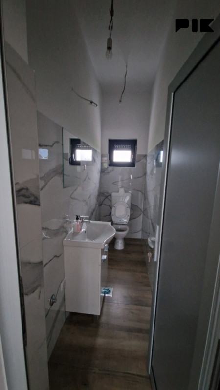 Poslovni prostor Aleksandrovac 4