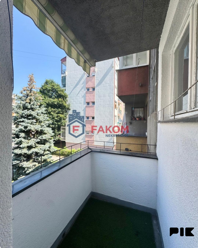 Iznajmljuje se poslovni prostor (Stan) u Centru 3