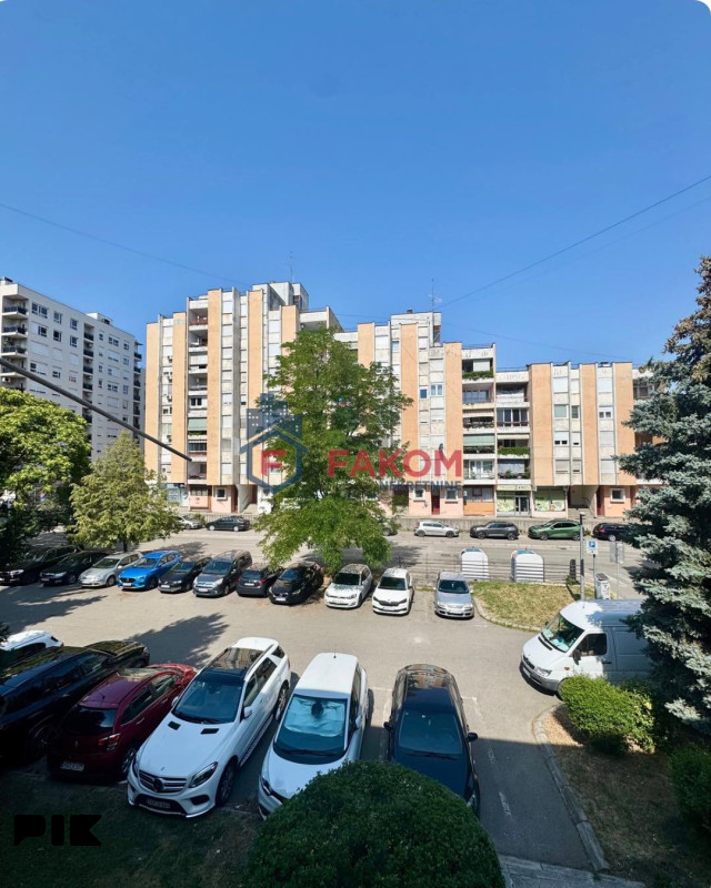 Iznajmljuje se poslovni prostor (Stan) u Centru 10