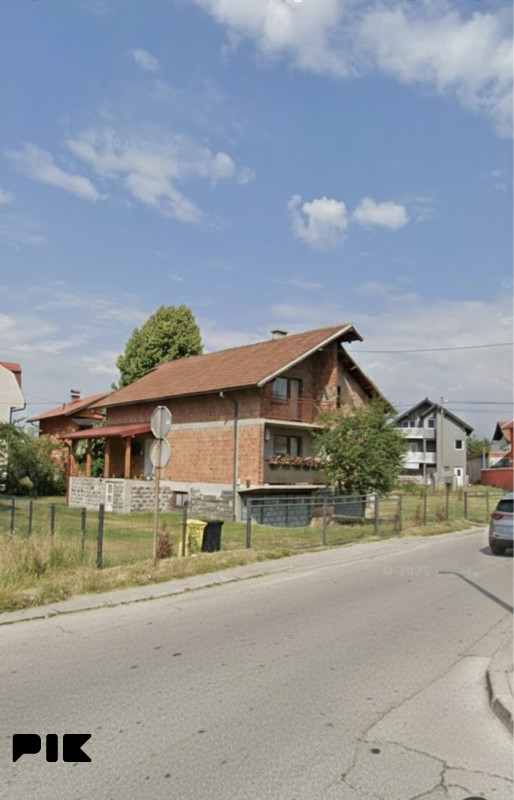 Kuća 360m2 na parceli 955m2 Ilidza Sokolovic kolonija