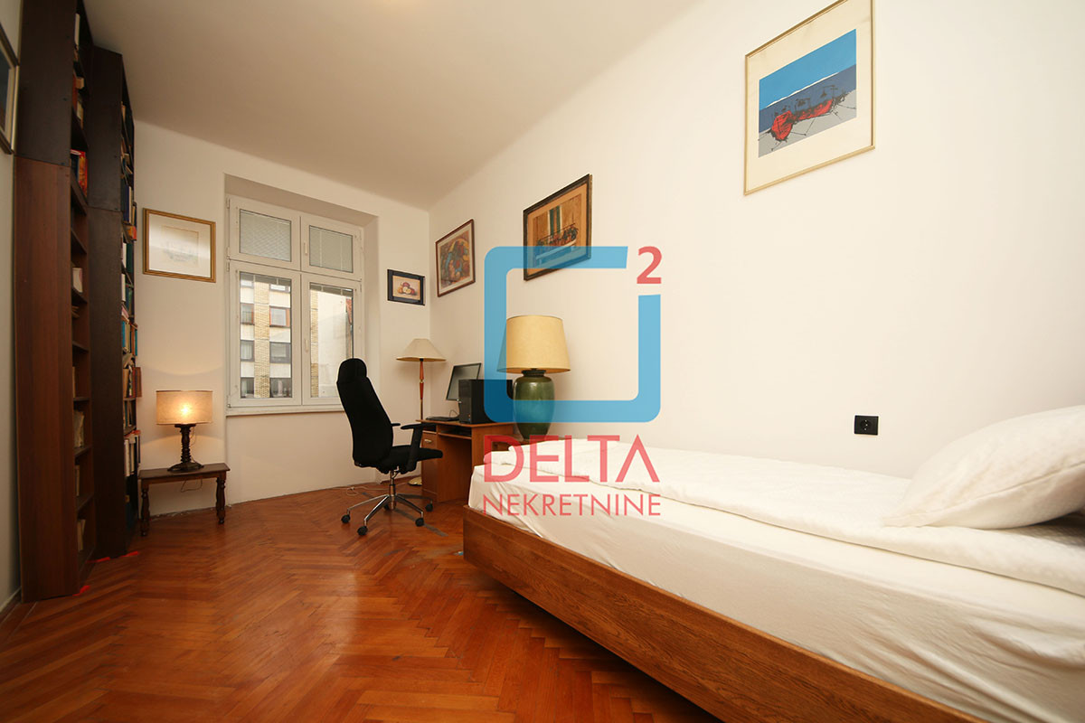 Adaptiran petosoban stan / 137m2/ 2.sprat / Maršala Tita / Centar 17