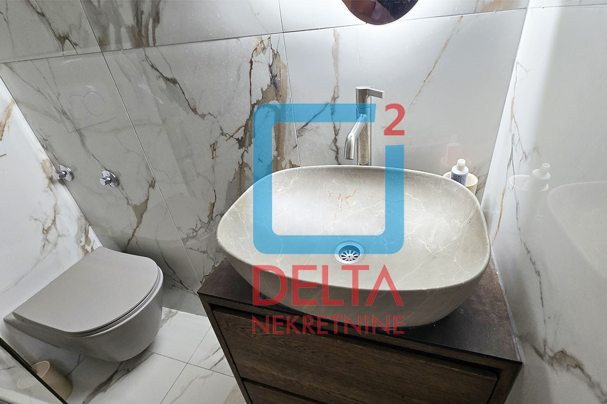 Adaptiran petosoban stan / 137m2/ 2.sprat / Maršala Tita / Centar 25