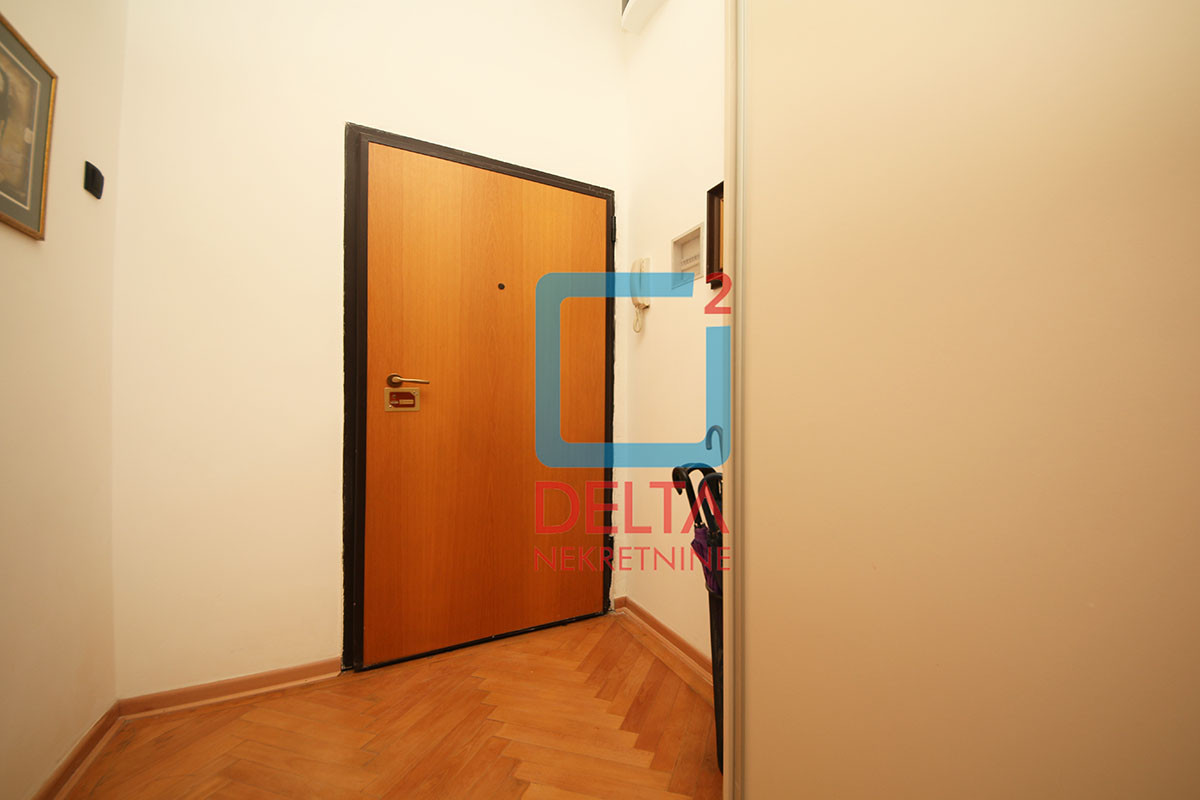 Adaptiran petosoban stan / 137m2/ 2.sprat / Maršala Tita / Centar 31