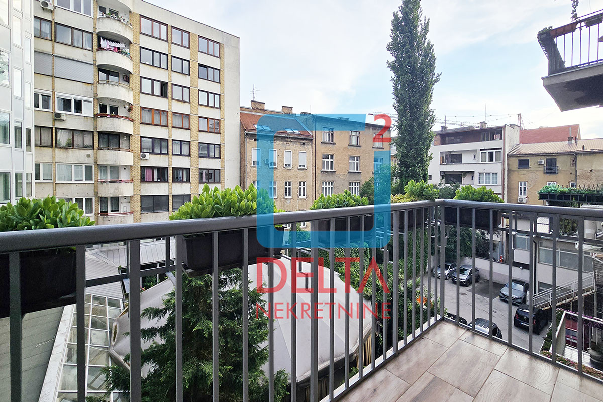 Adaptiran petosoban stan / 137m2/ 2.sprat / Maršala Tita / Centar 32