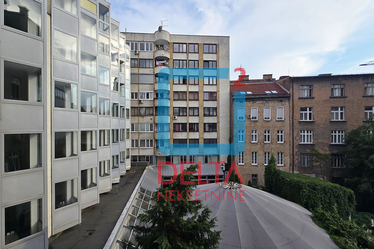 Adaptiran petosoban stan / 137m2/ 2.sprat / Maršala Tita / Centar 34