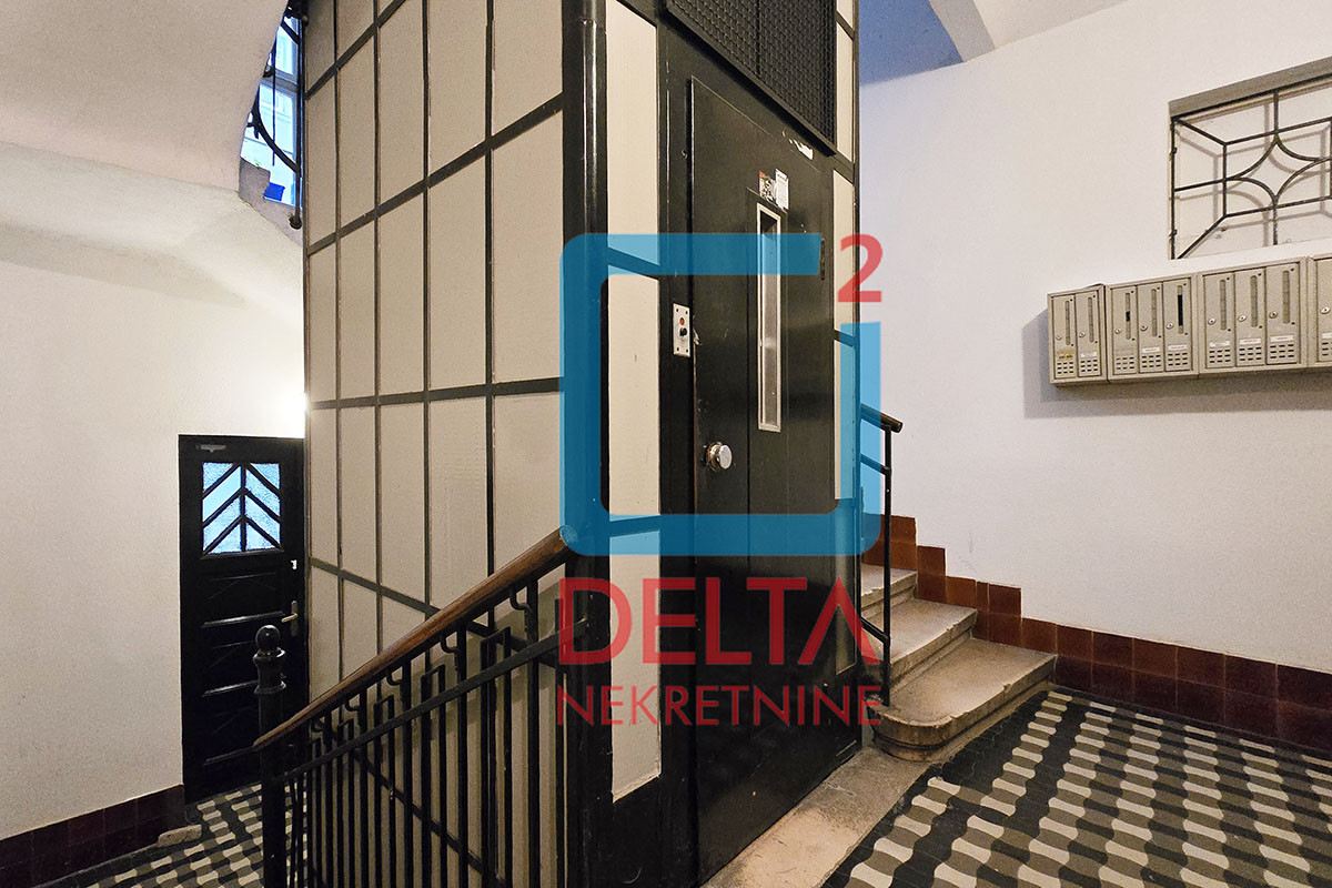Adaptiran petosoban stan / 137m2/ 2.sprat / Maršala Tita / Centar 36