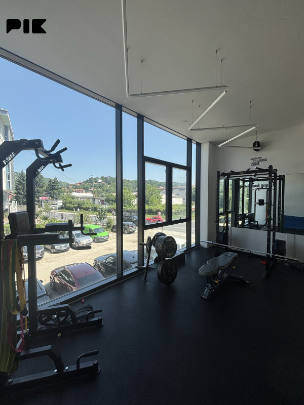 Fitness Centar Kompletno Opremljen ! 4