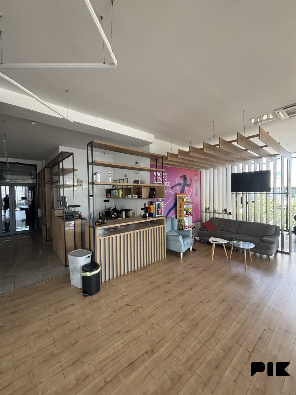 Fitness Centar Kompletno Opremljen ! 8