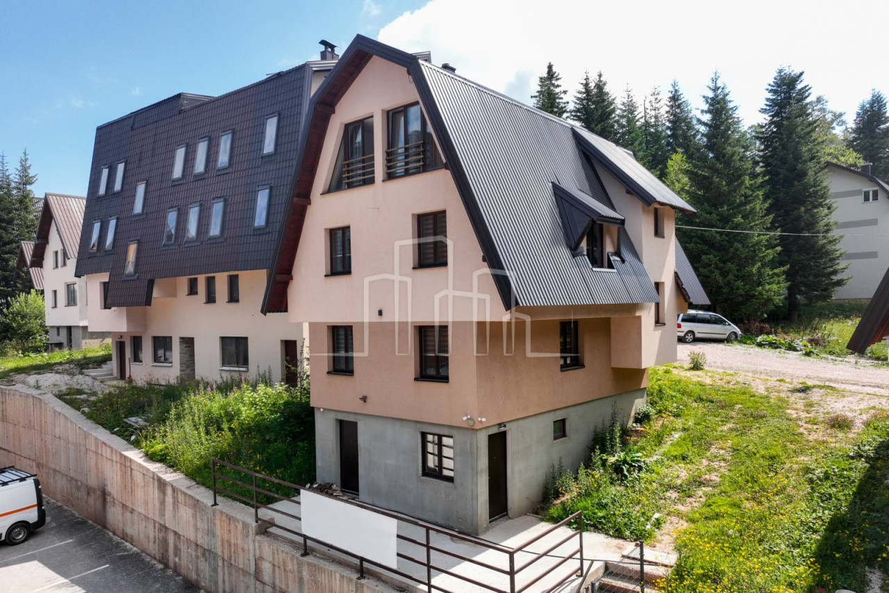 Vikend objekat sa 5 apartmana na Jahorini prodaja 2