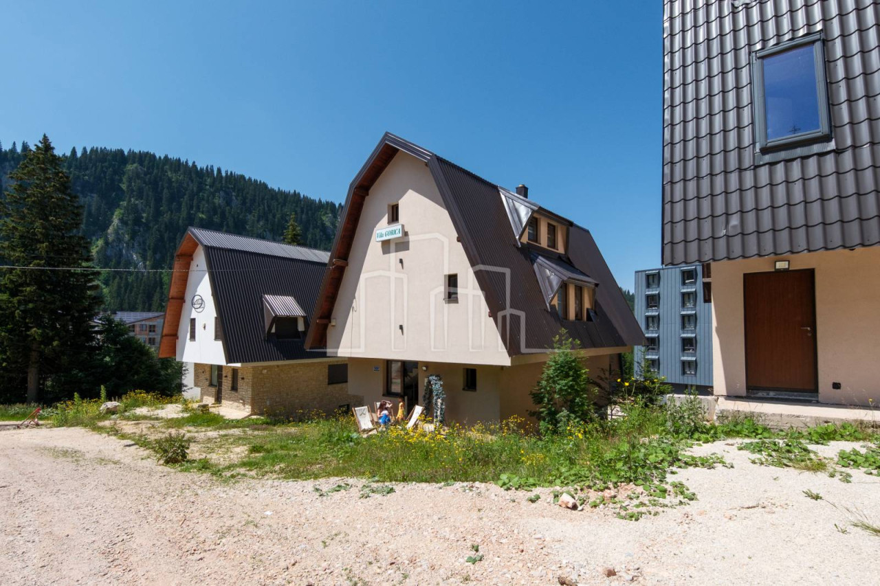 Vikend objekat sa 5 apartmana na Jahorini prodaja 5