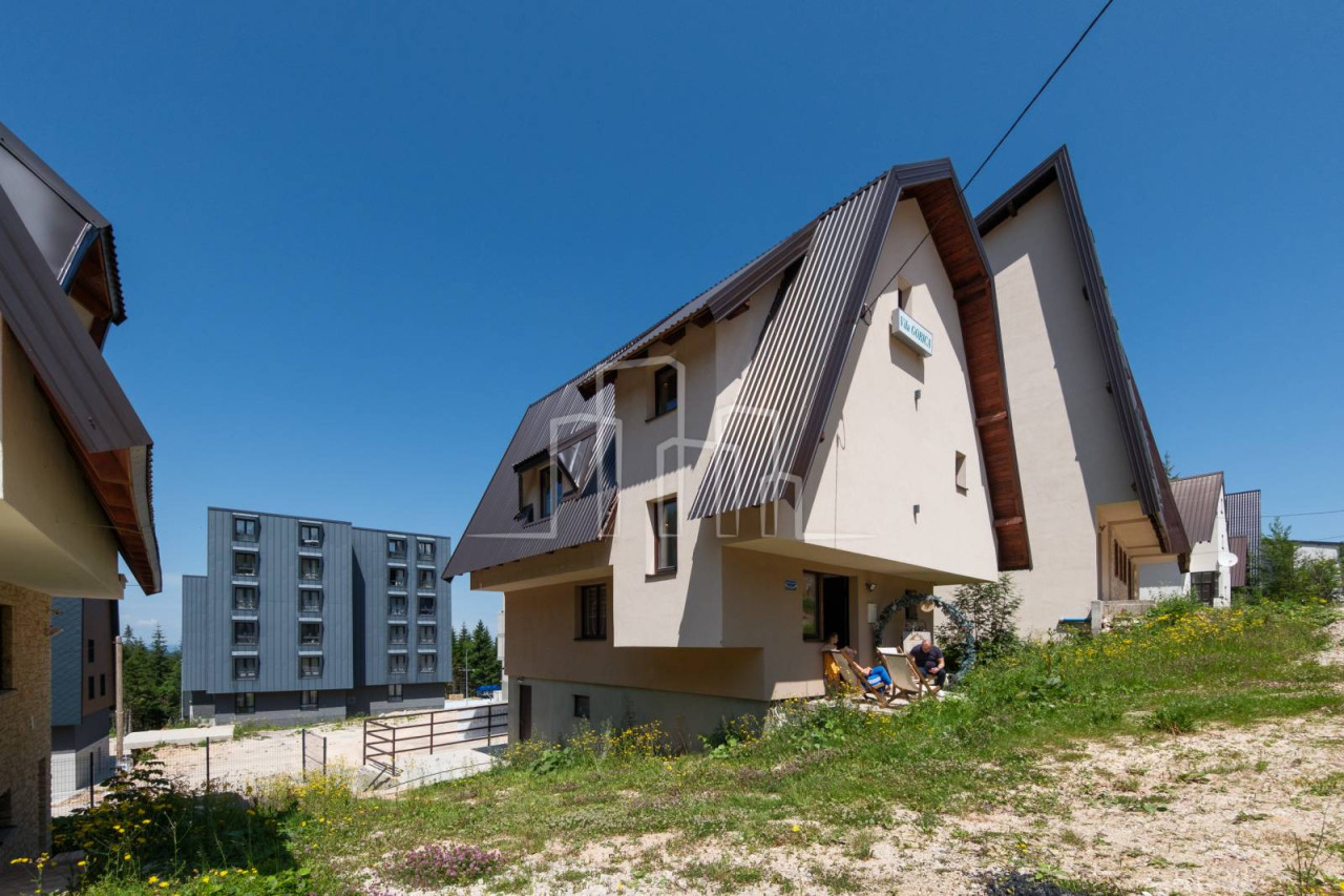 Vikend objekat sa 5 apartmana na Jahorini prodaja 6