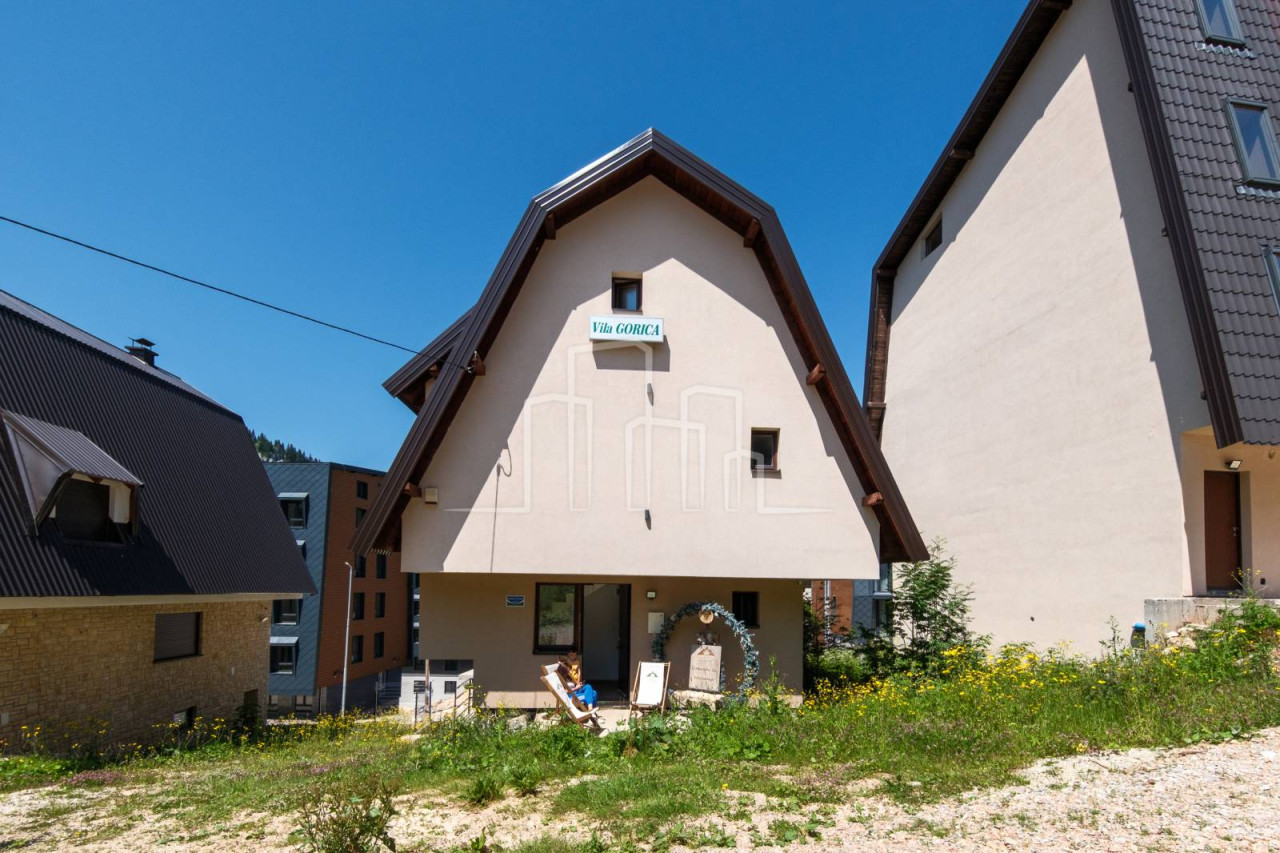 Vikend objekat sa 5 apartmana na Jahorini prodaja 7