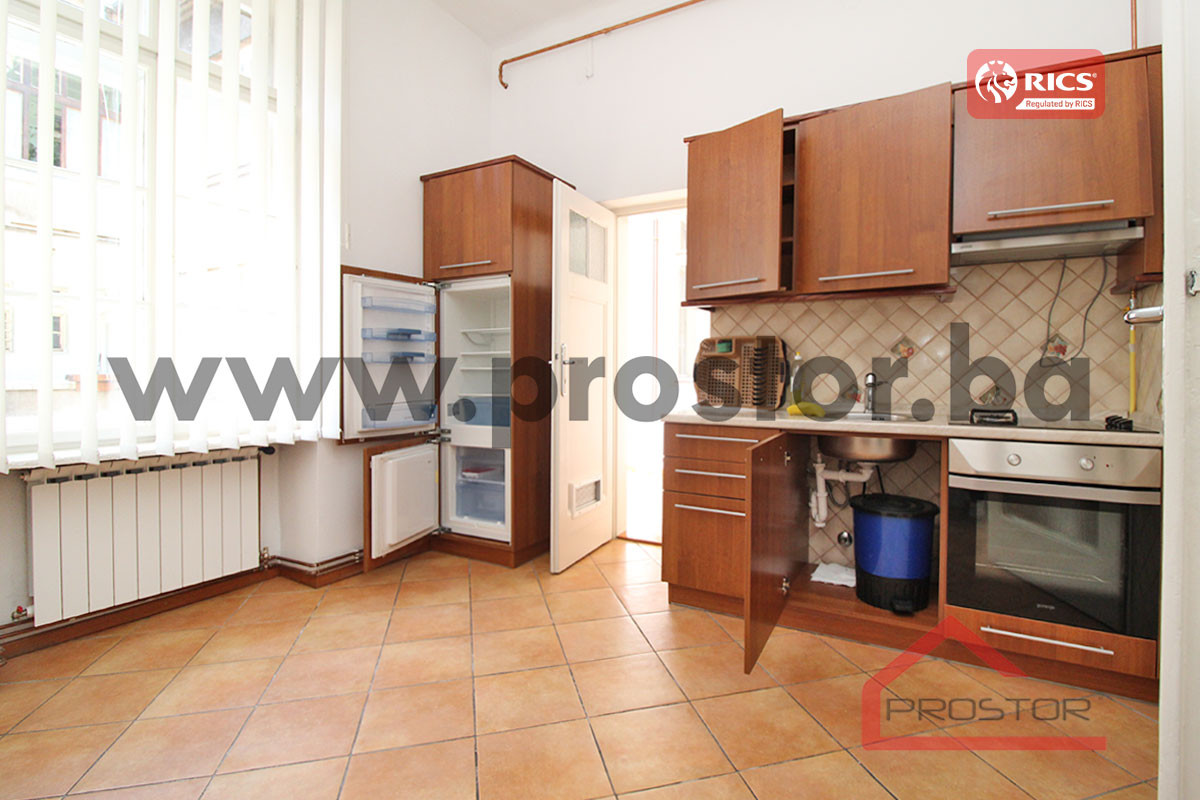 PROSTOR izdaje: Šestosoban stan/kancelarijski prostor, Centar 8