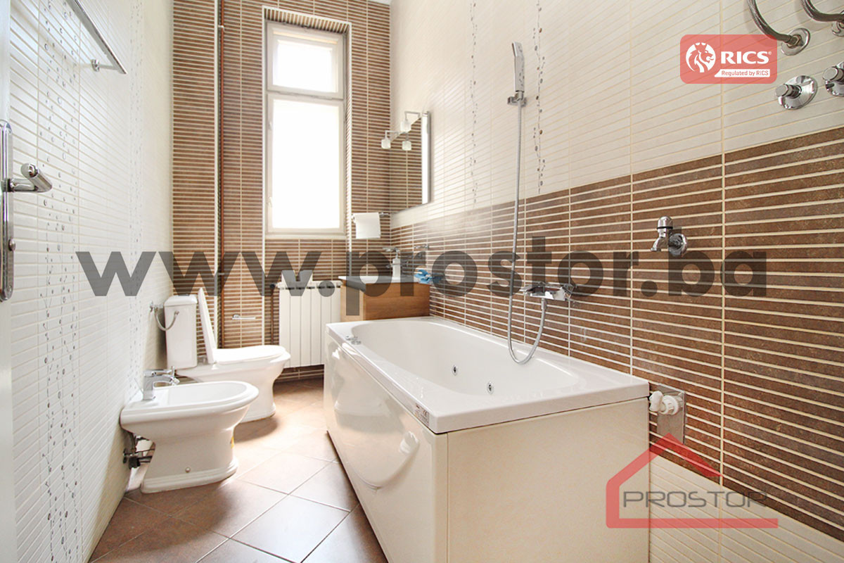 PROSTOR izdaje: Šestosoban stan/kancelarijski prostor, Centar 9