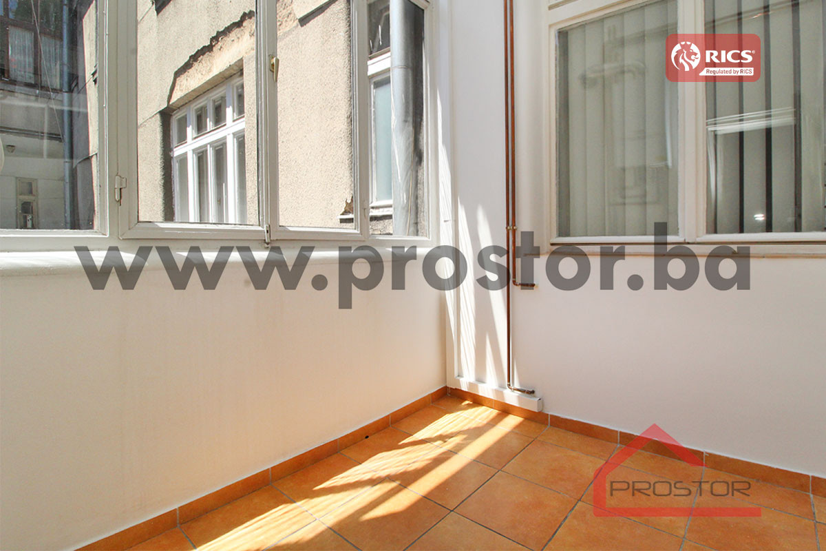 PROSTOR izdaje: Šestosoban stan/kancelarijski prostor, Centar 12