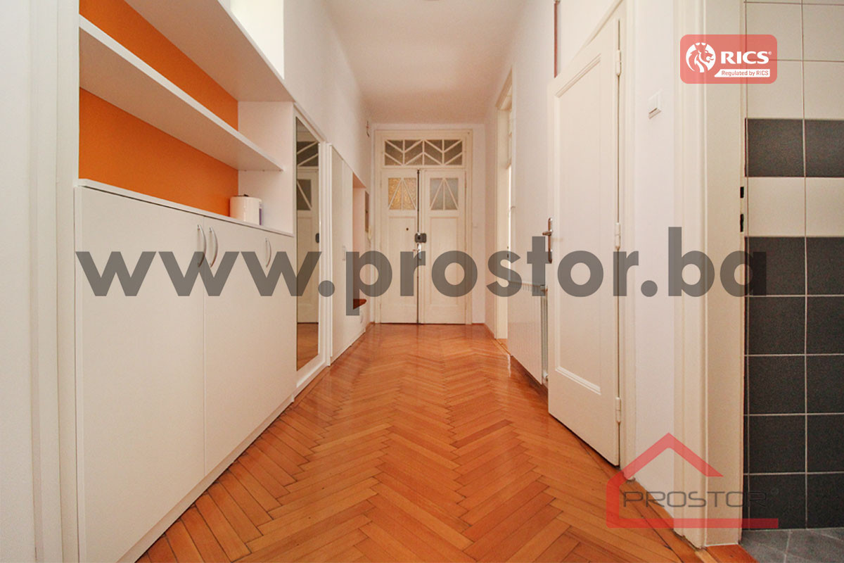 PROSTOR izdaje: Šestosoban stan/kancelarijski prostor, Centar 13