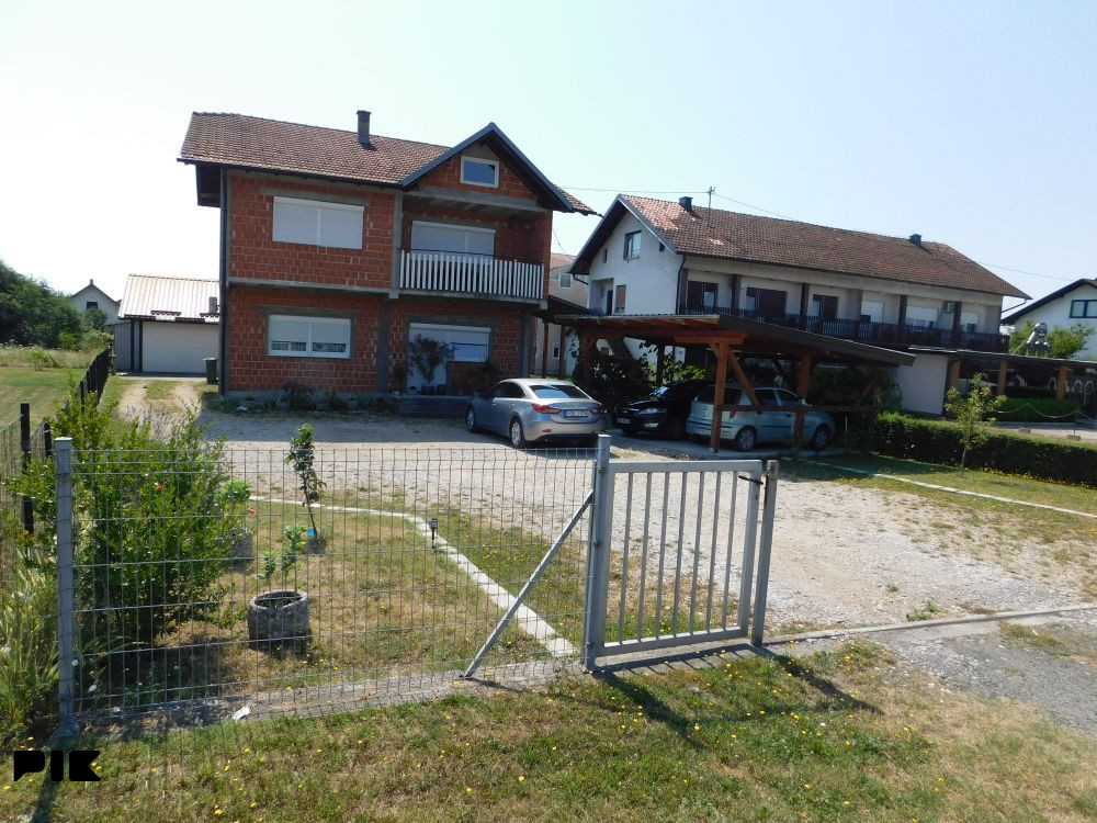 Kuća  180m2 i placa 710m2 - Laktaši