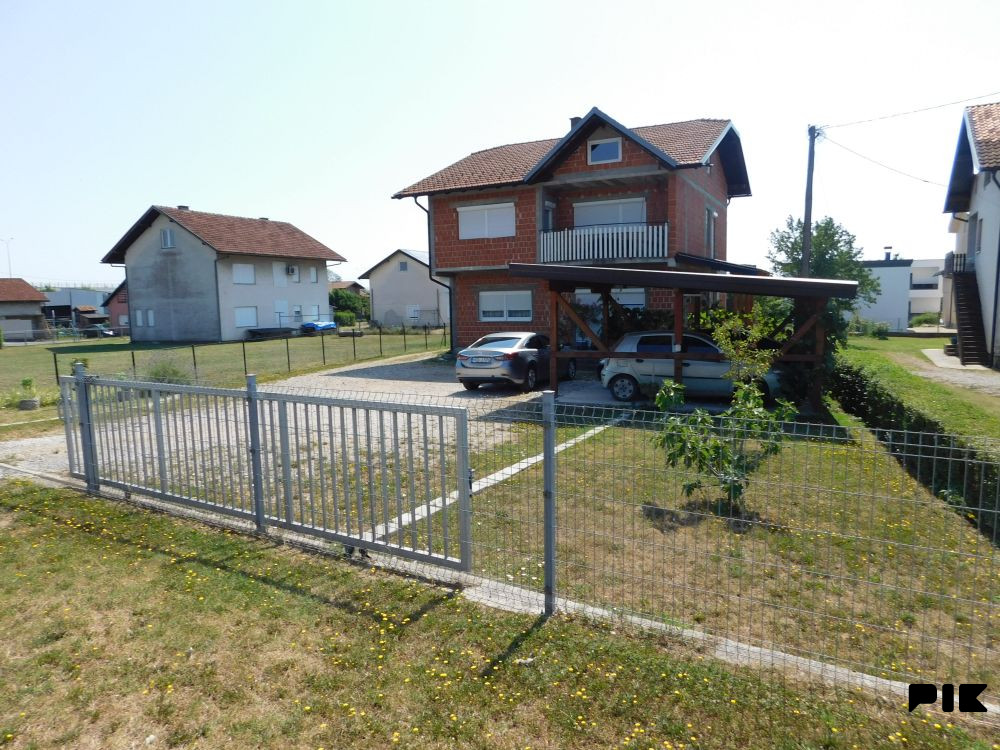 Kuća  180m2 i placa 710m2 - Laktaši 2
