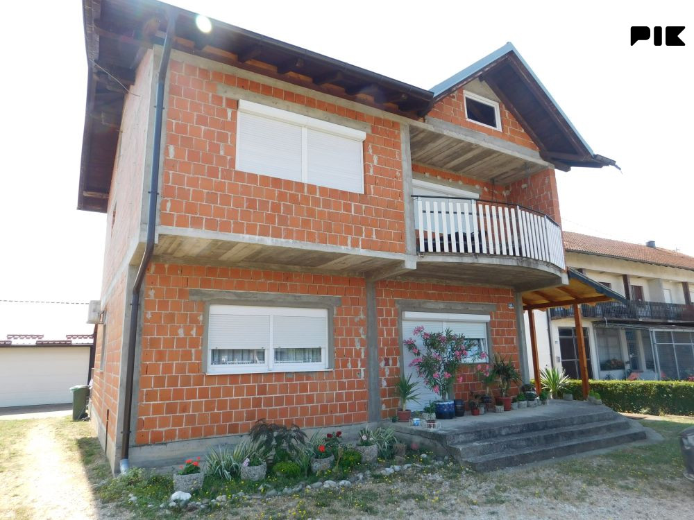 Kuća  180m2 i placa 710m2 - Laktaši 3
