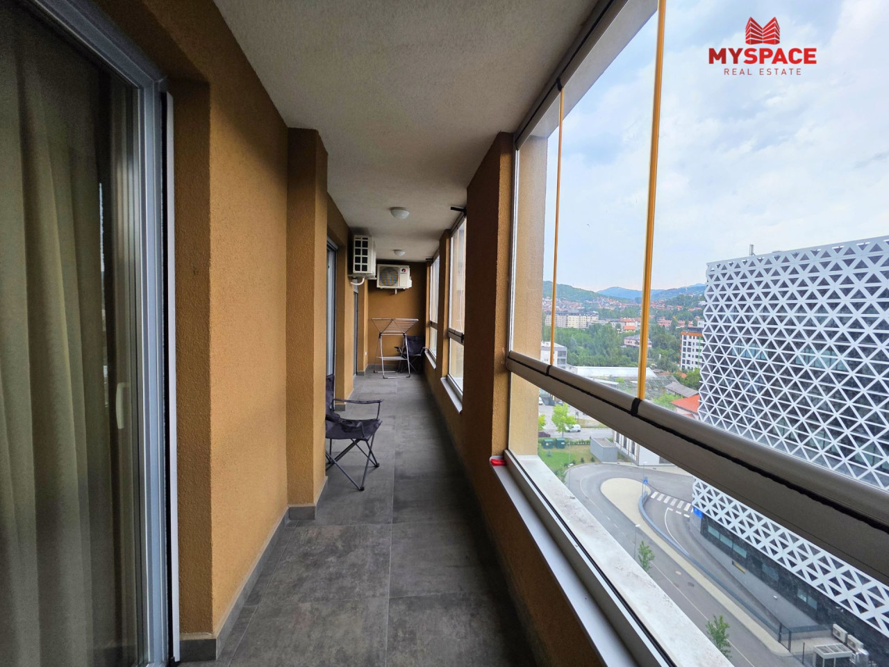 MY SPACE/ Stan sa garazom/ Nova Otoka/ NAMJESTEN/ 174 m2 25