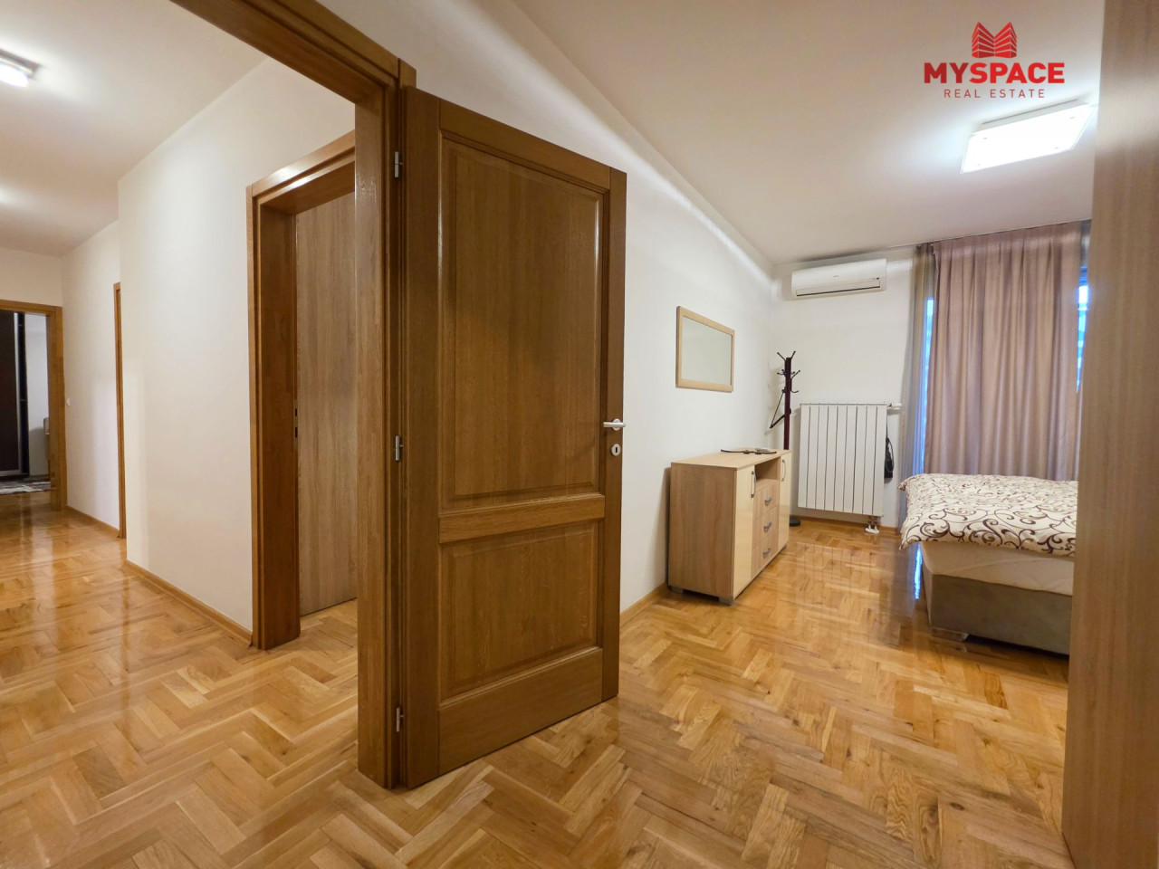 MY SPACE/ Stan sa garazom/ Nova Otoka/ NAMJESTEN/ 174 m2 33