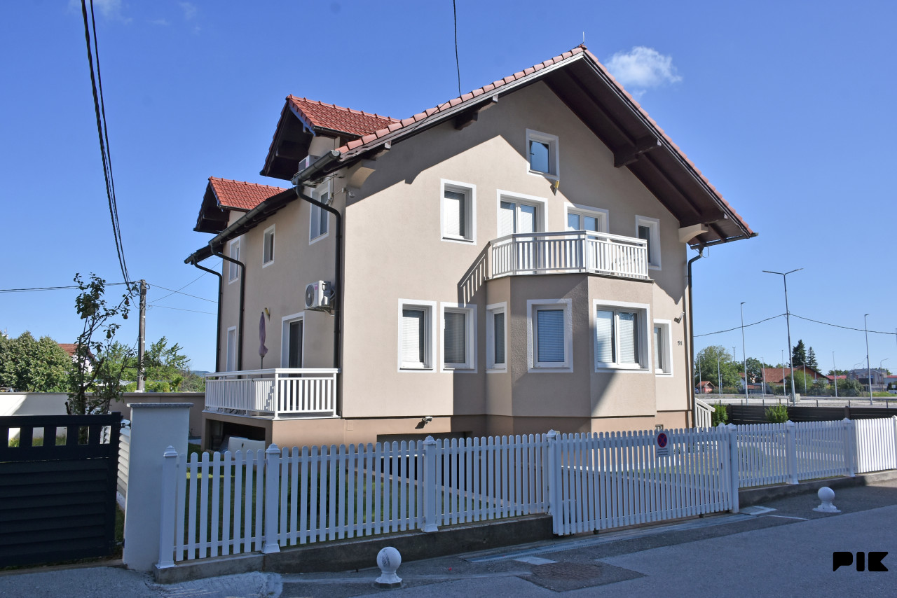 Kuća Modriča 300m2