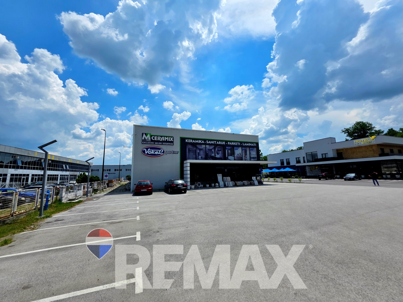 Poslovni objekat | prodajni salon | 1500m2 - Žepče 14