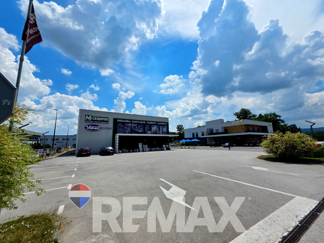 Poslovni objekat | prodajni salon | 1500m2 - Žepče 15