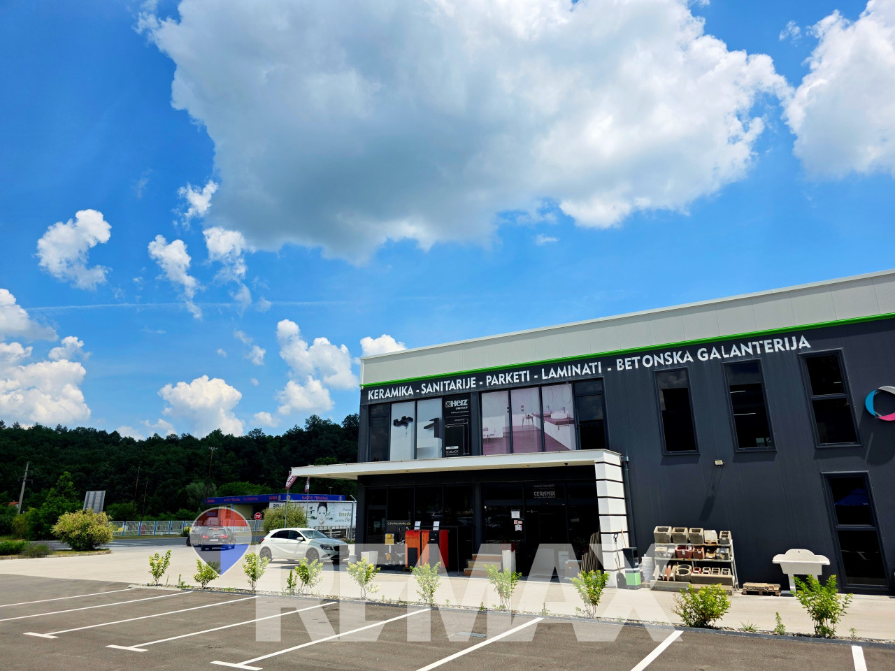 Poslovni objekat | prodajni salon | 1500m2 - Žepče 18