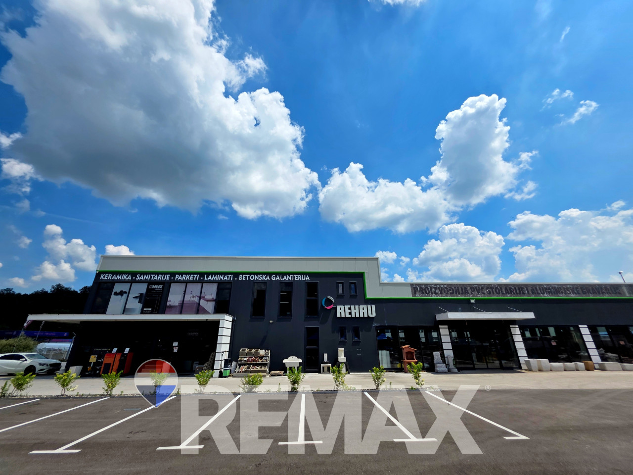 Poslovni objekat | prodajni salon | 1500m2 - Žepče 19