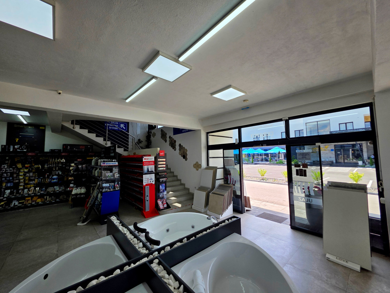 Poslovni objekat | prodajni salon | 1500m2 - Žepče 23