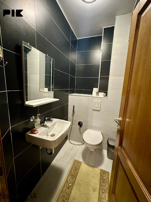 Moderan petosoban stan sa garažom 174m2- Nova Otoka 8