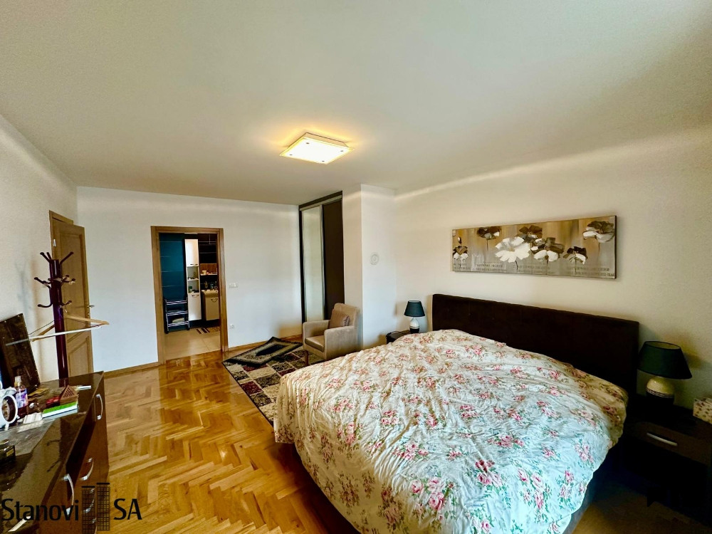 Moderan petosoban stan sa garažom 174m2- Nova Otoka 14