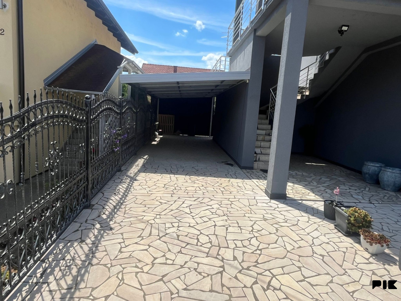 LUX KUCA MODRICA 2