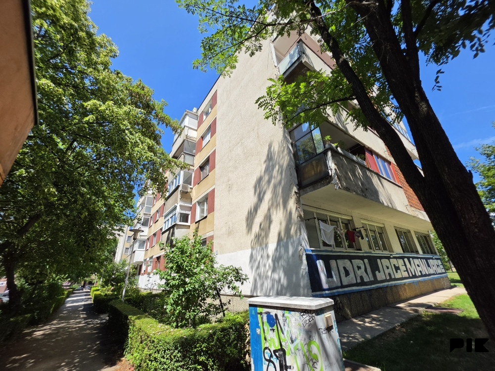 CAPITAL/ Renoviran i namješten stan Socijalno/ 1.sprat/ 60m2 2
