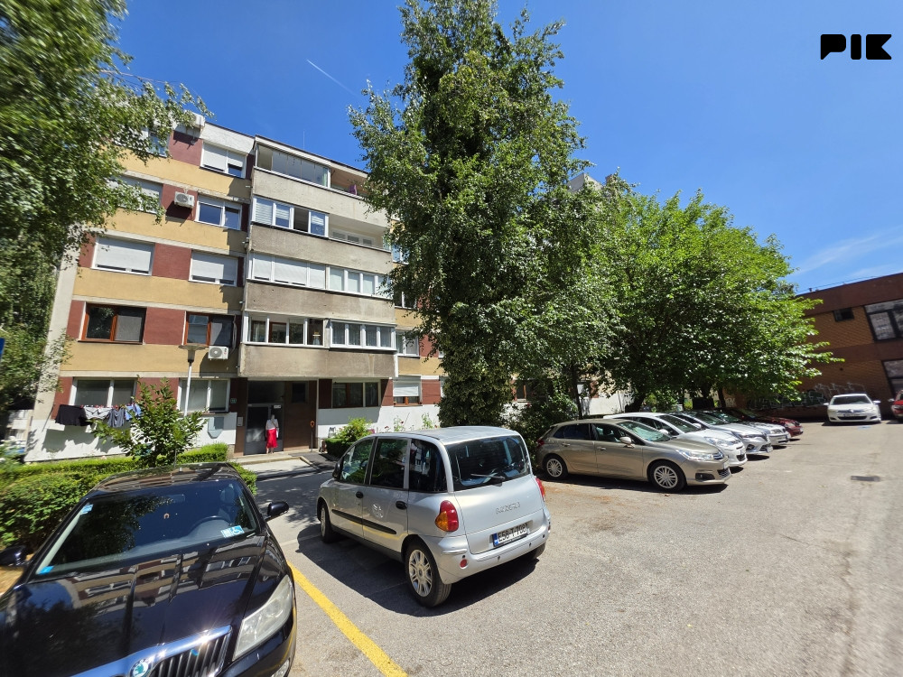 CAPITAL/ Renoviran i namješten stan Socijalno/ 1.sprat/ 60m2 3