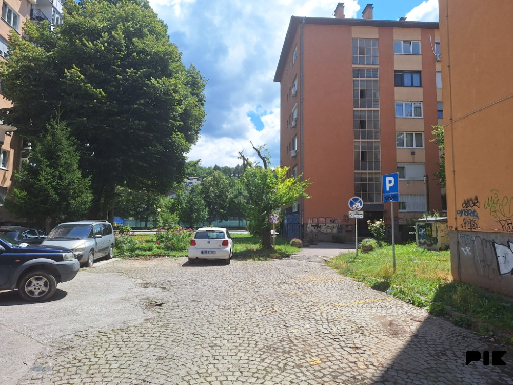 Dvosoban stan Grbavica 16