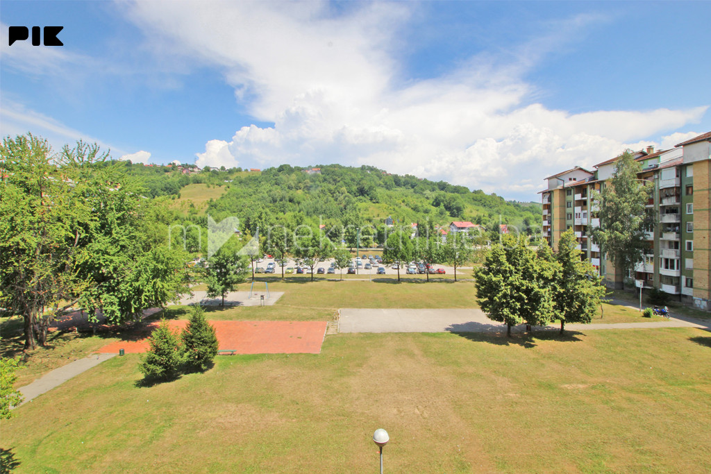 m2: Dobrinja 3 / dvosoban stan 57m2 sa dvije lođe / 3. sp. photo 2