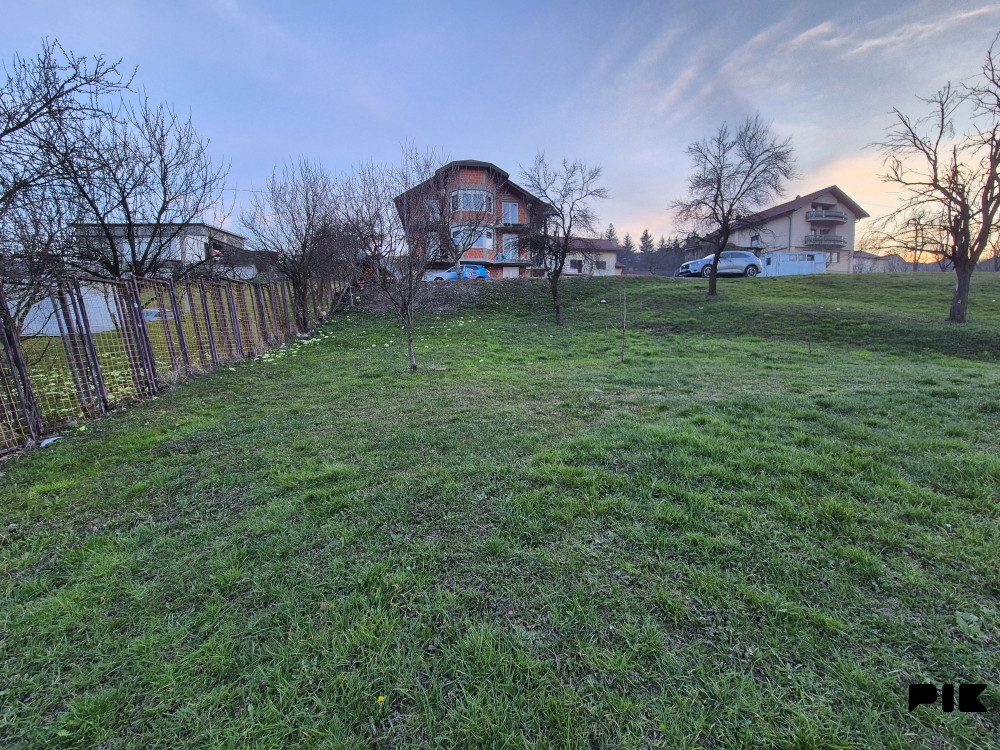 Plac 425m2 Pobrdje, 1600 metara od Centra Banja Luka 5