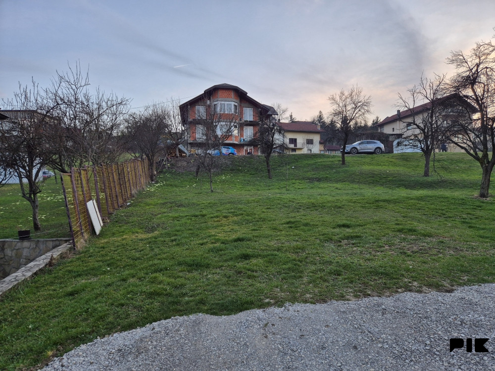 Plac 425m2 Pobrdje, 1600 metara od Centra Banja Luka 4