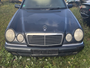 Mercedes E di