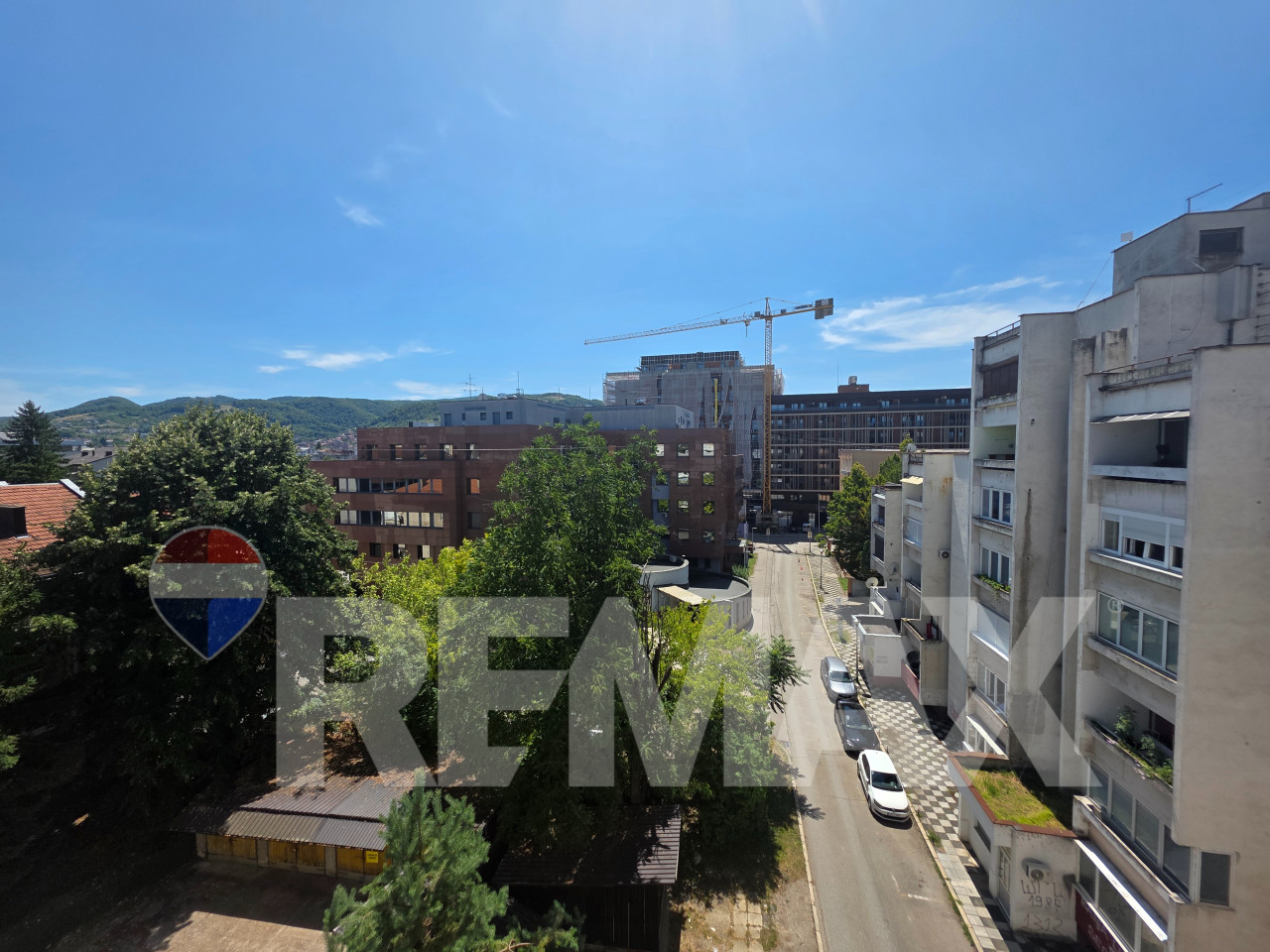 Komforan trosoban stan 83m2/ Centar 13