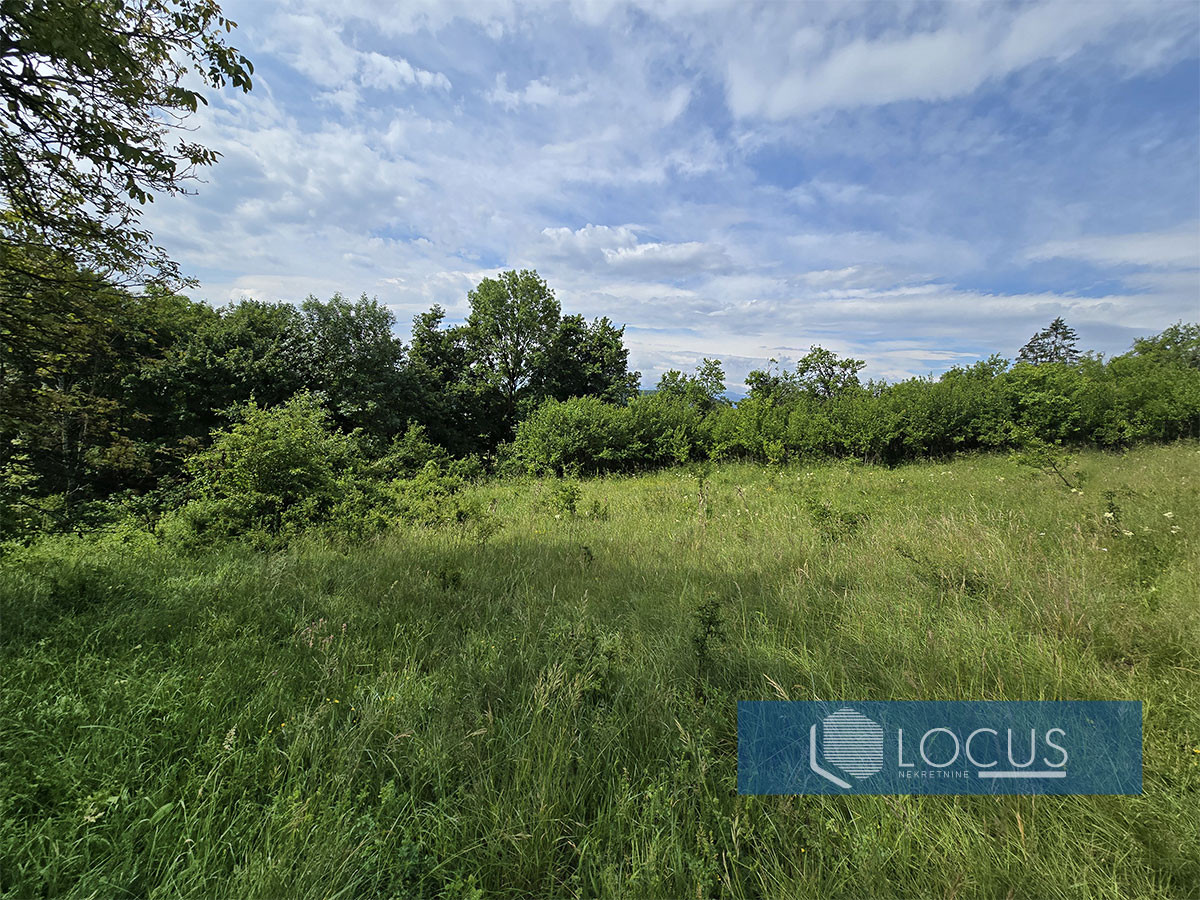 LOCUS: Zemljište površine 2.608m2, Poljine, Centar 7