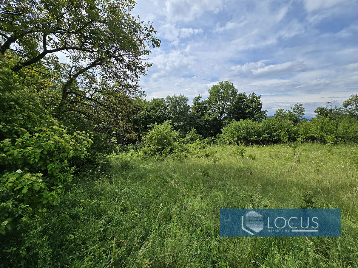 LOCUS: Zemljište površine 2.608m2, Poljine, Centar 8