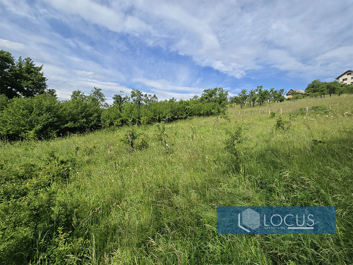 LOCUS: Zemljište površine 2.608m2, Poljine, Centar 10