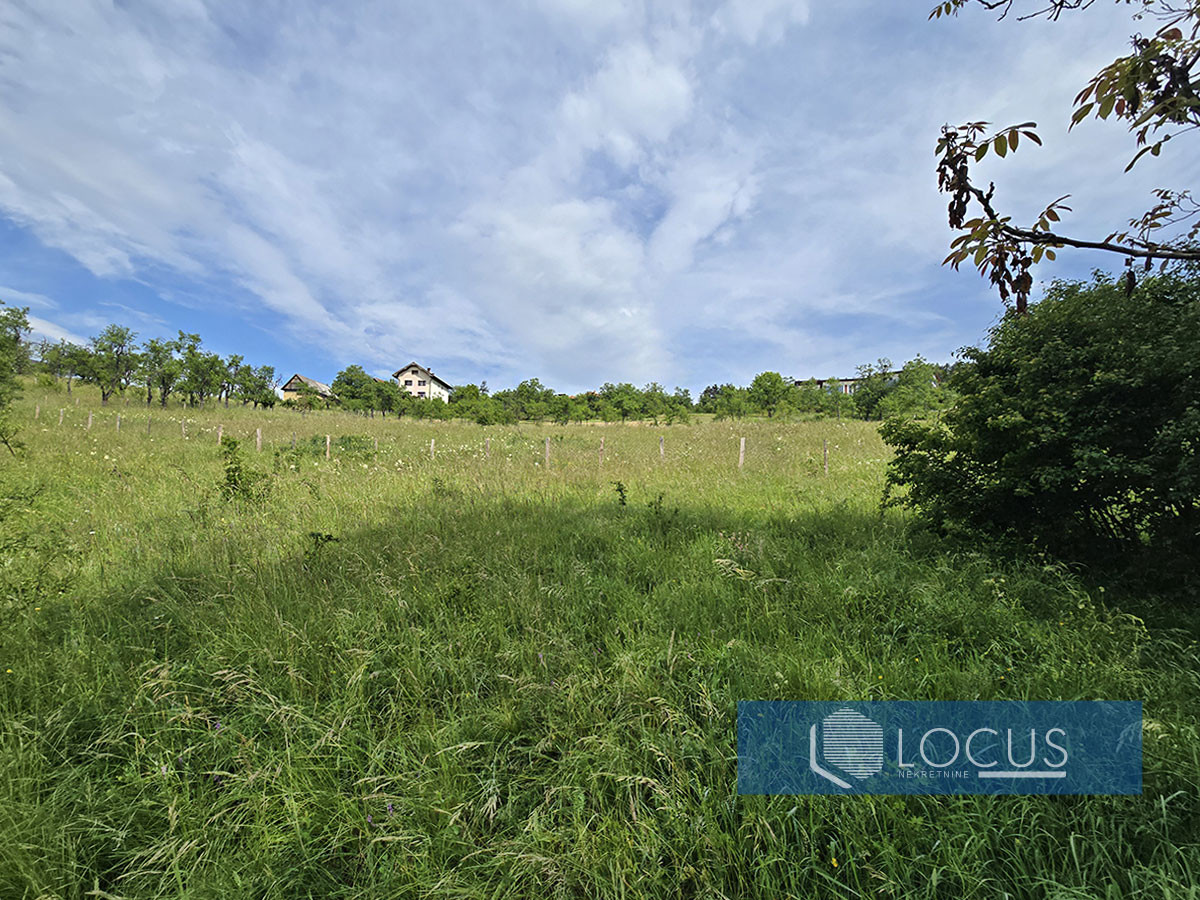 LOCUS: Zemljište površine 2.608m2, Poljine, Centar 11