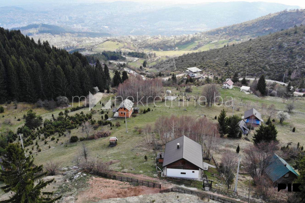 m2: Stari Grad / Čavljak / vikendica 160m2 na parceli 919m2 3