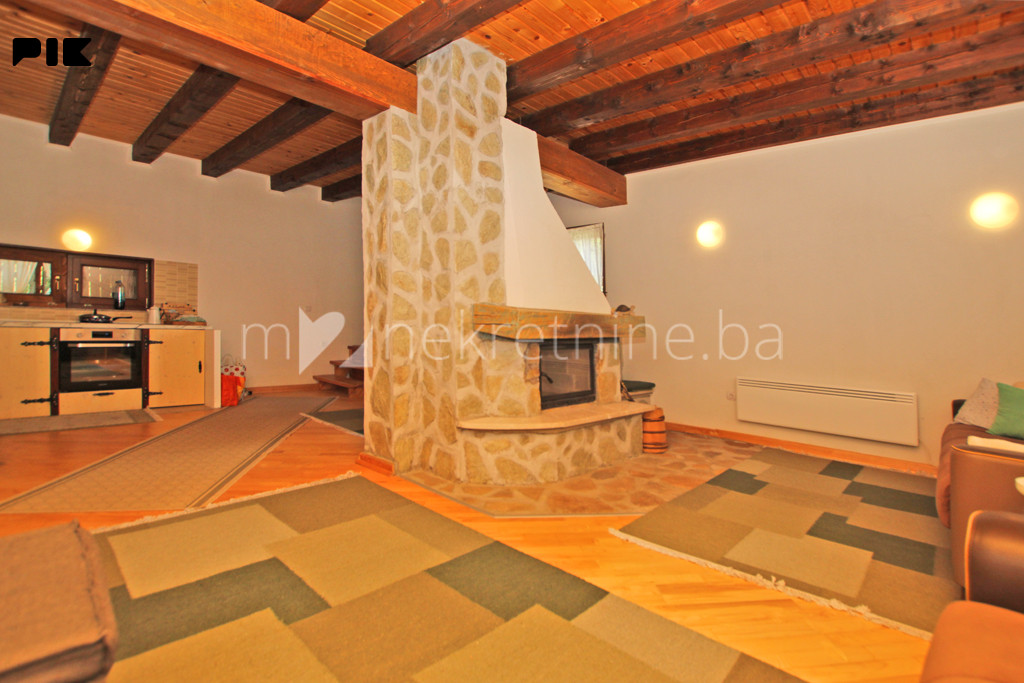 m2: Stari Grad / Čavljak / vikendica 160m2 na parceli 919m2 5