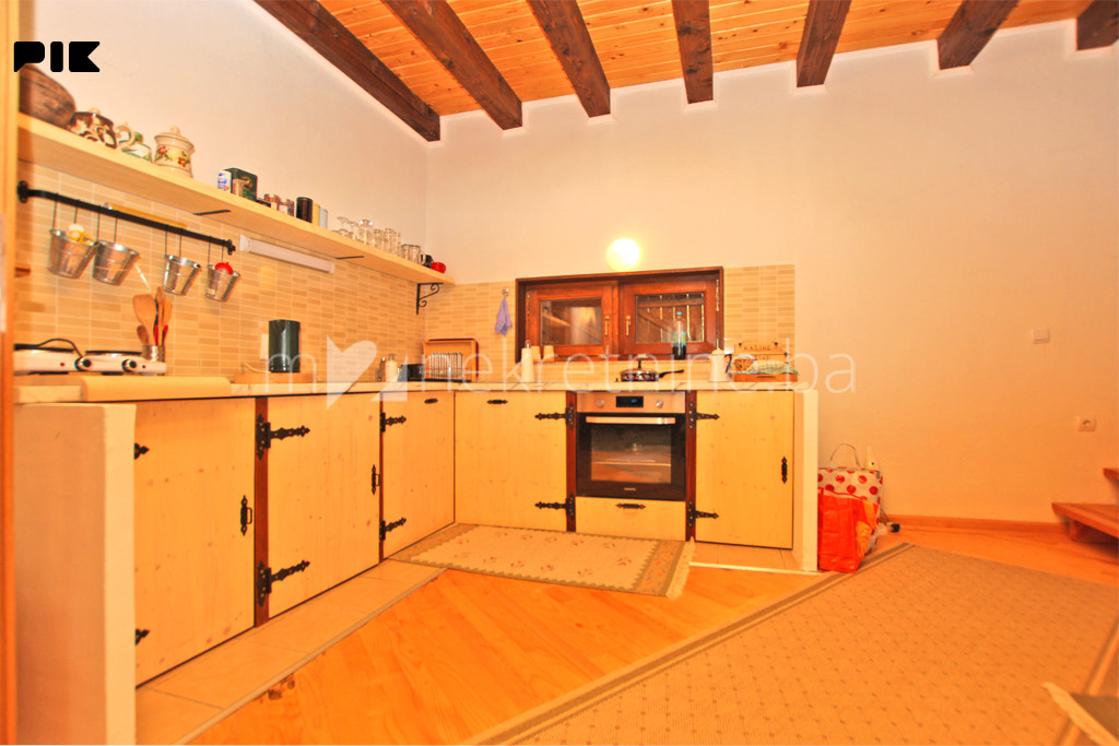 m2: Stari Grad / Čavljak / vikendica 160m2 na parceli 919m2 6